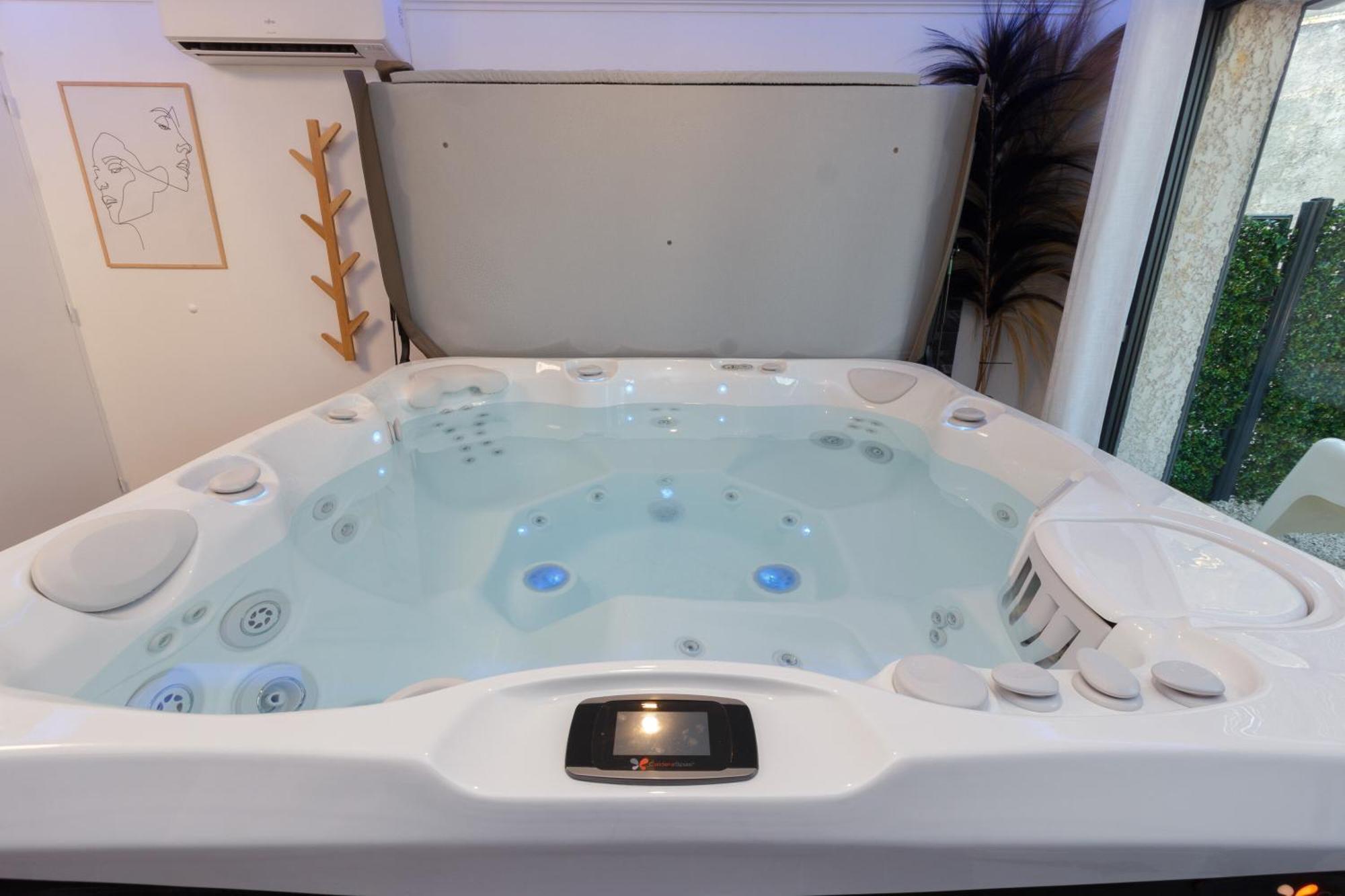 Casa Amor & Spa, Appartement Suite Jacuzzi & Piscine Chauffee Montfort-sur-Argens ภายนอก รูปภาพ